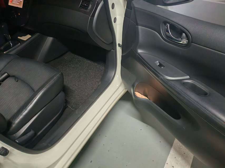 Nissan Tiida 2014 4