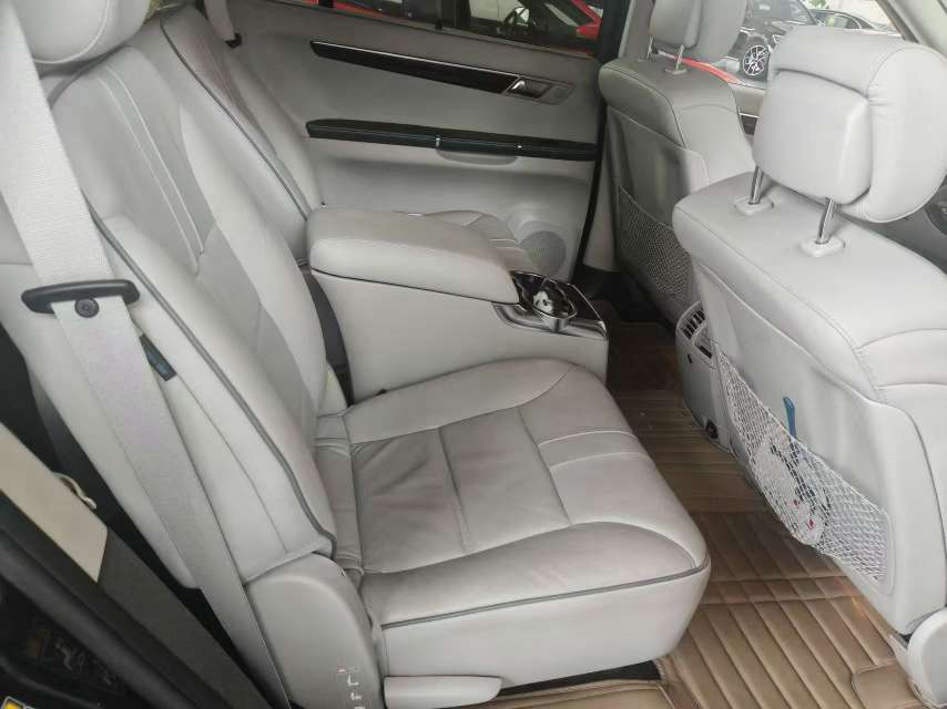 Mercedes-Benz R-Class 4