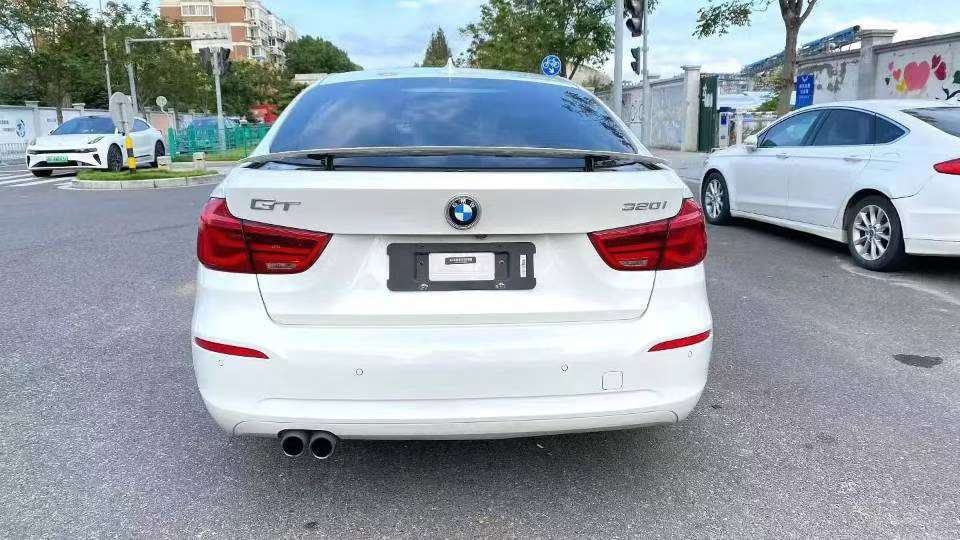 BMW 3 Series GT 2017 320iGT Fashion 4