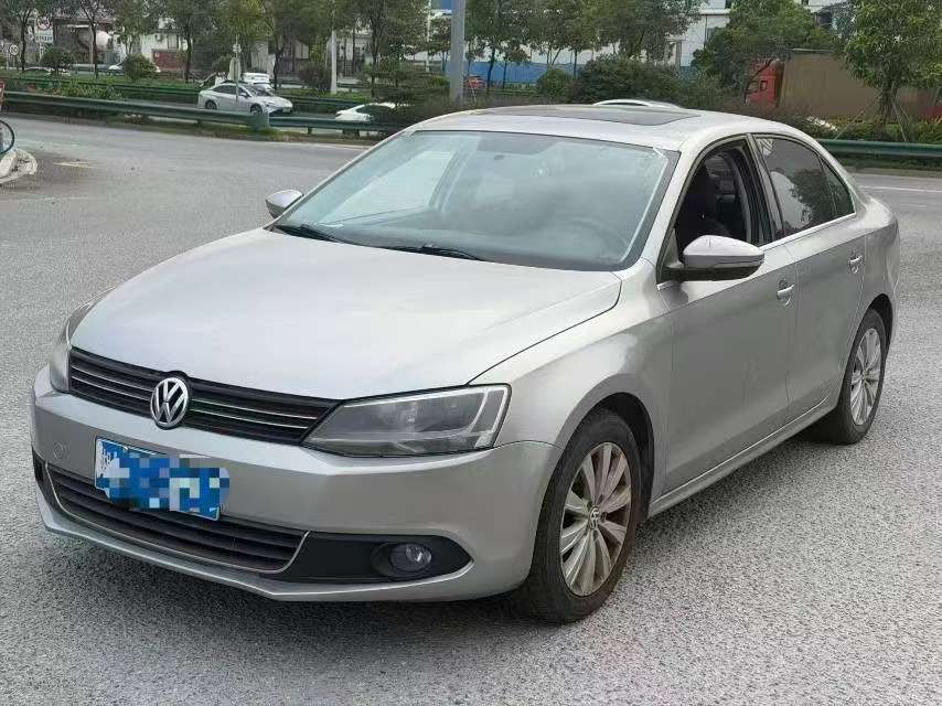 Volkswagen Sagitar 1.6L Comfort Edition with Sunroof 2
