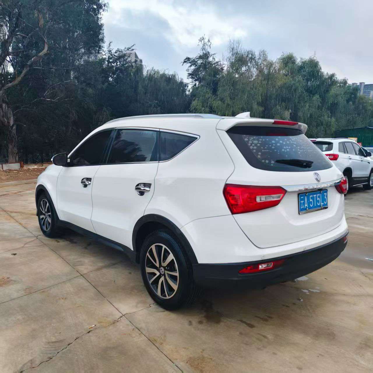 Fengon 580 1.5T Manual Large 7-Seater 5