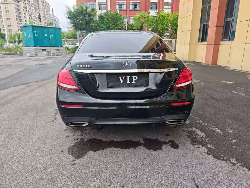 Mercedes-Benz E-Class 5