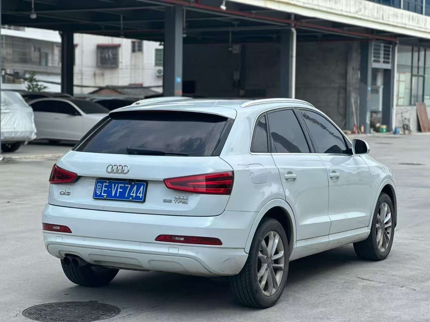Audi Q3 2.0T Premium 4