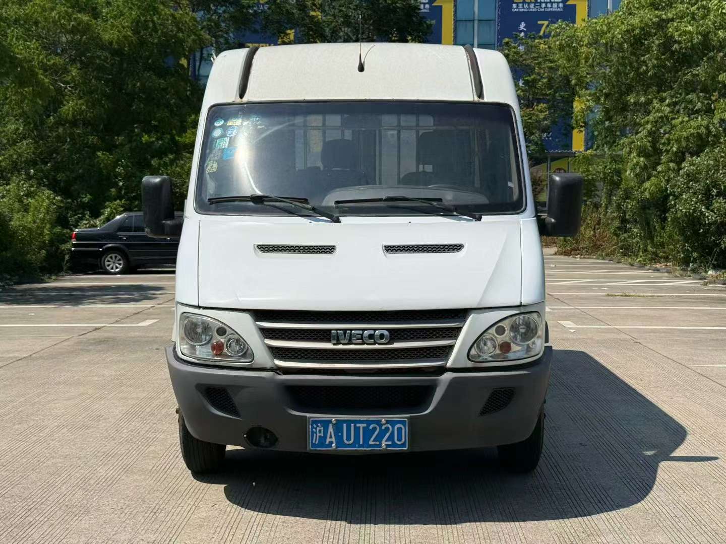 Iveco Daily 2.8L Diesel Extended Chassis Dual Tires