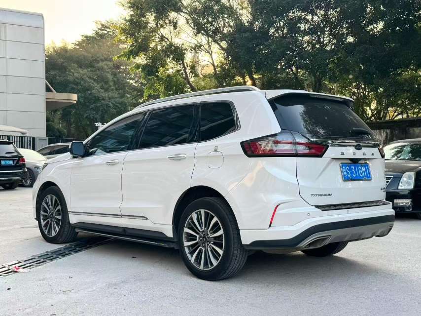 Ford Edge 2021 Edge PLUS EcoBoost 245 FWD Luxury 7-Seat 4