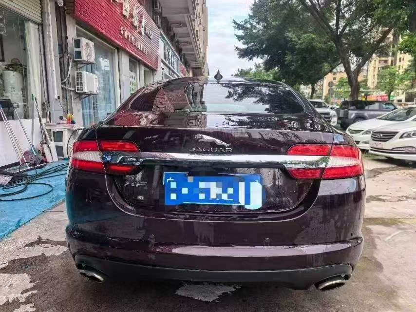 Jaguar XF 2.0T Luxury 4