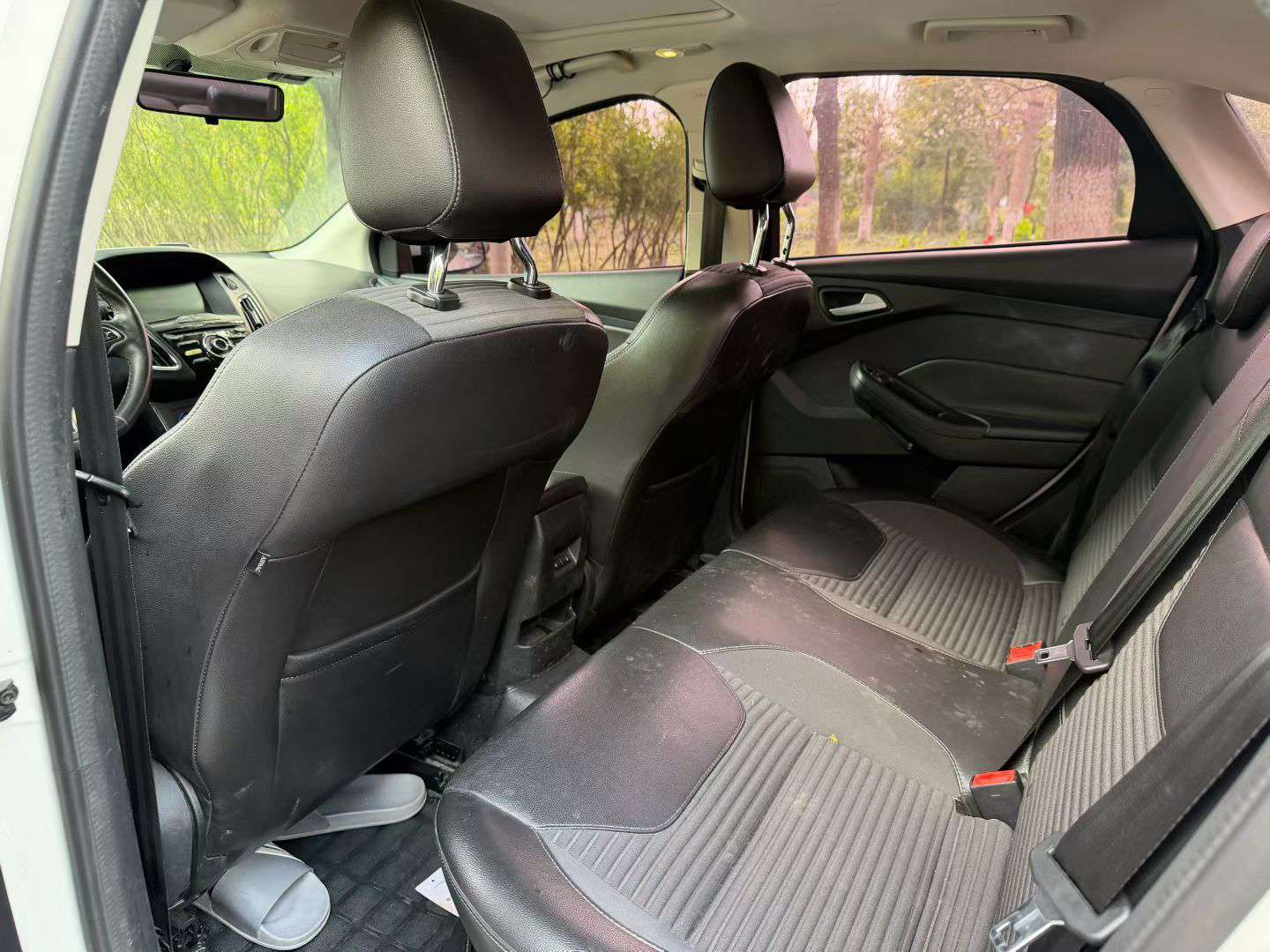 Ford Focus 2017 Sedan 1.6L Automatic Sunroof 8