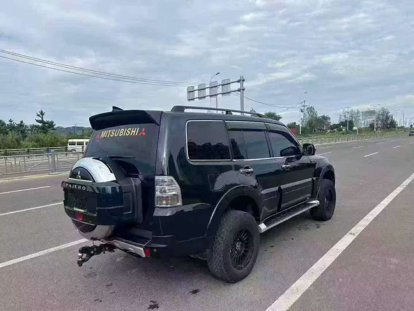 Mitsubishi Pajero V93 5