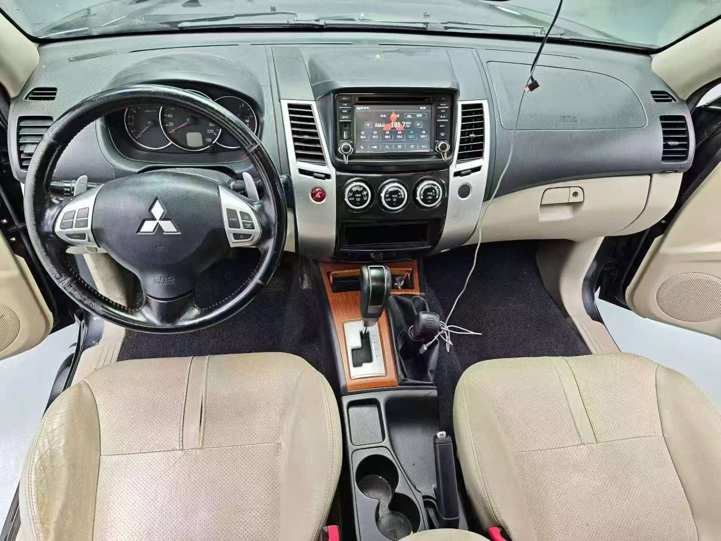 Mitsubishi Pajero 3.0 4WD Luxury 9