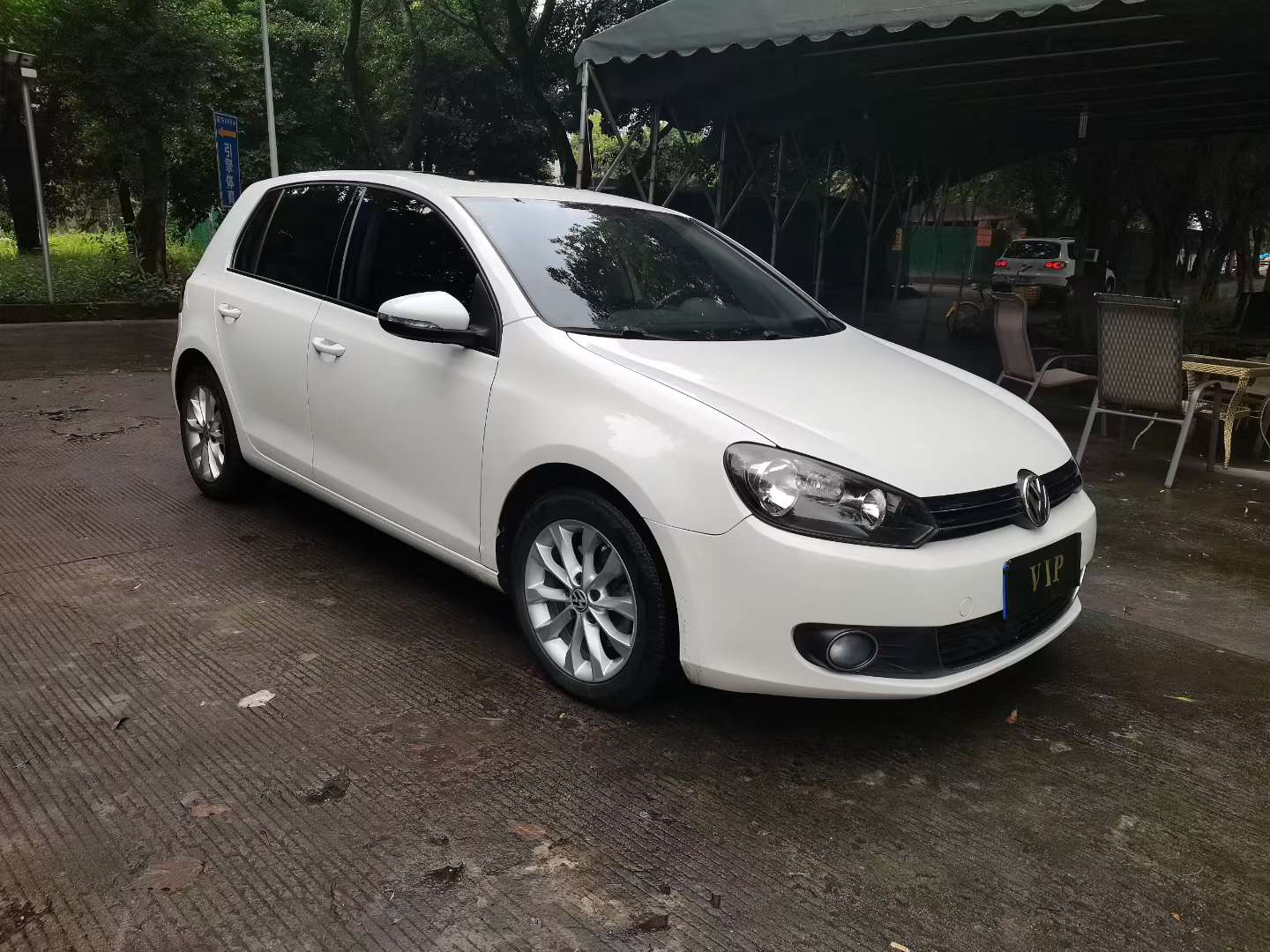 Volkswagen Golf 1.4T Automatic with Sunroof 3
