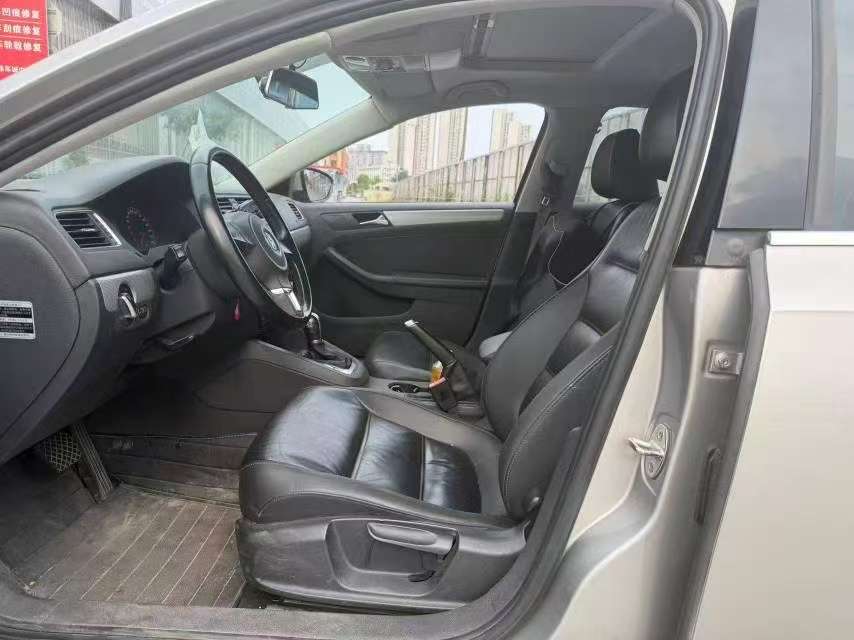 Volkswagen Sagitar 1.6L Comfort Edition with Sunroof 8