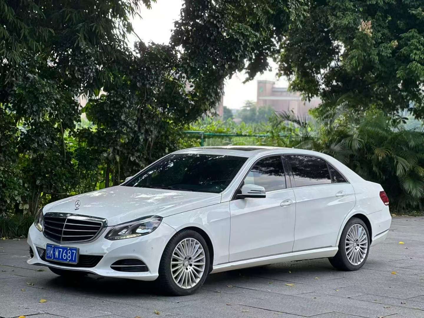 Mercedes-Benz E-Class E200L 2.0T Automatic Sunroof