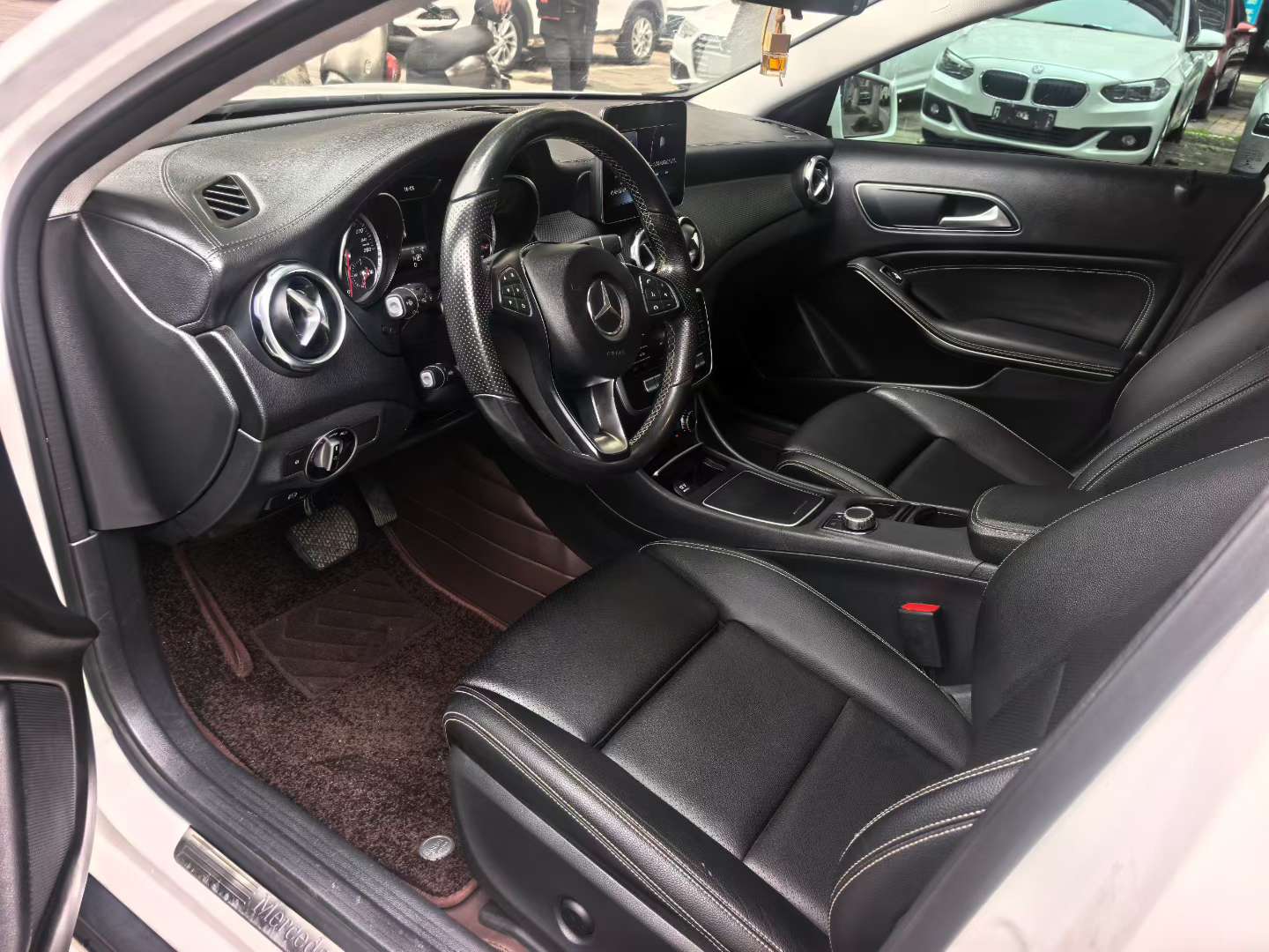 Mercedes-Benz GLA GLA200 7