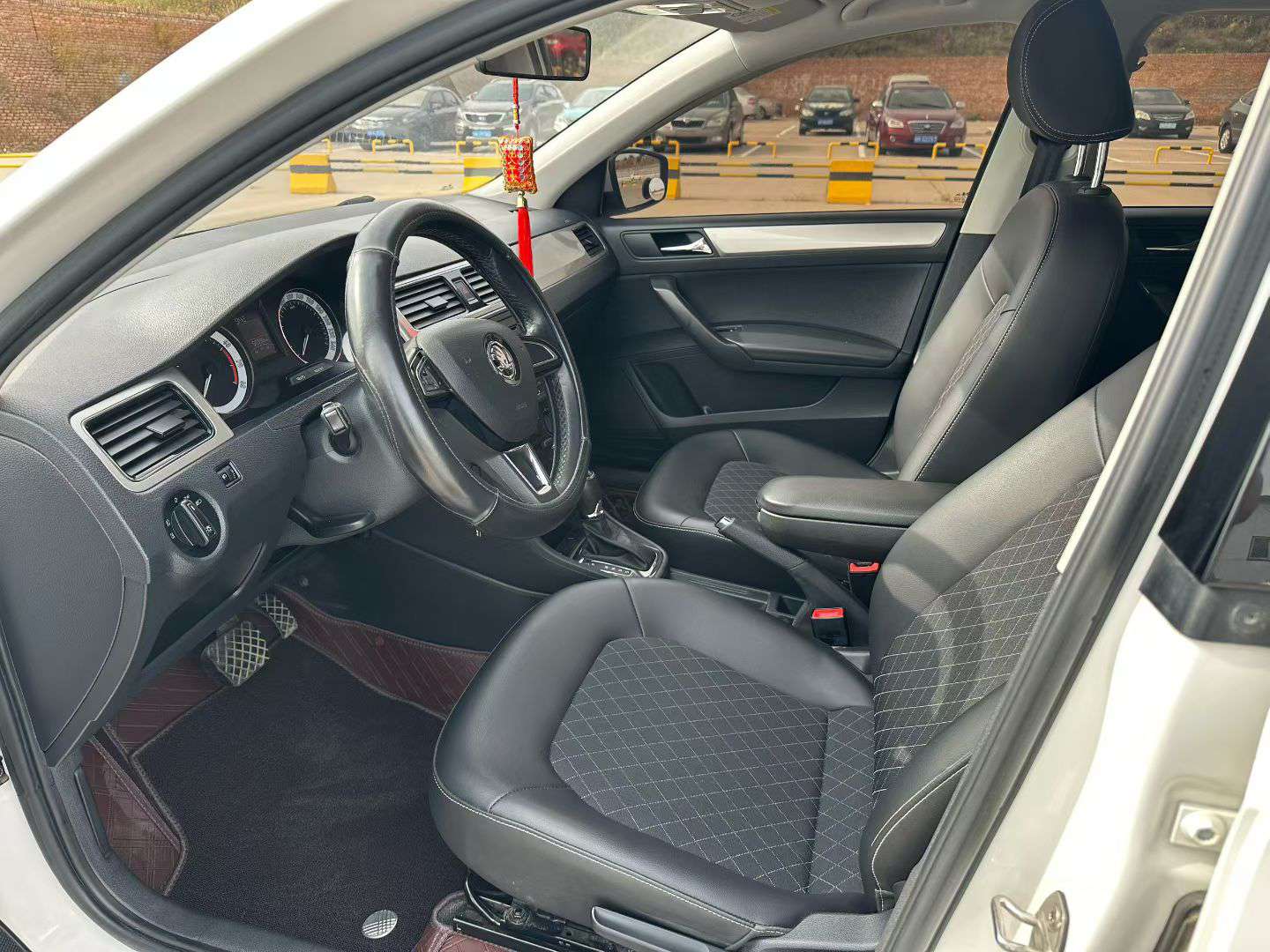 Skoda Rapid 9