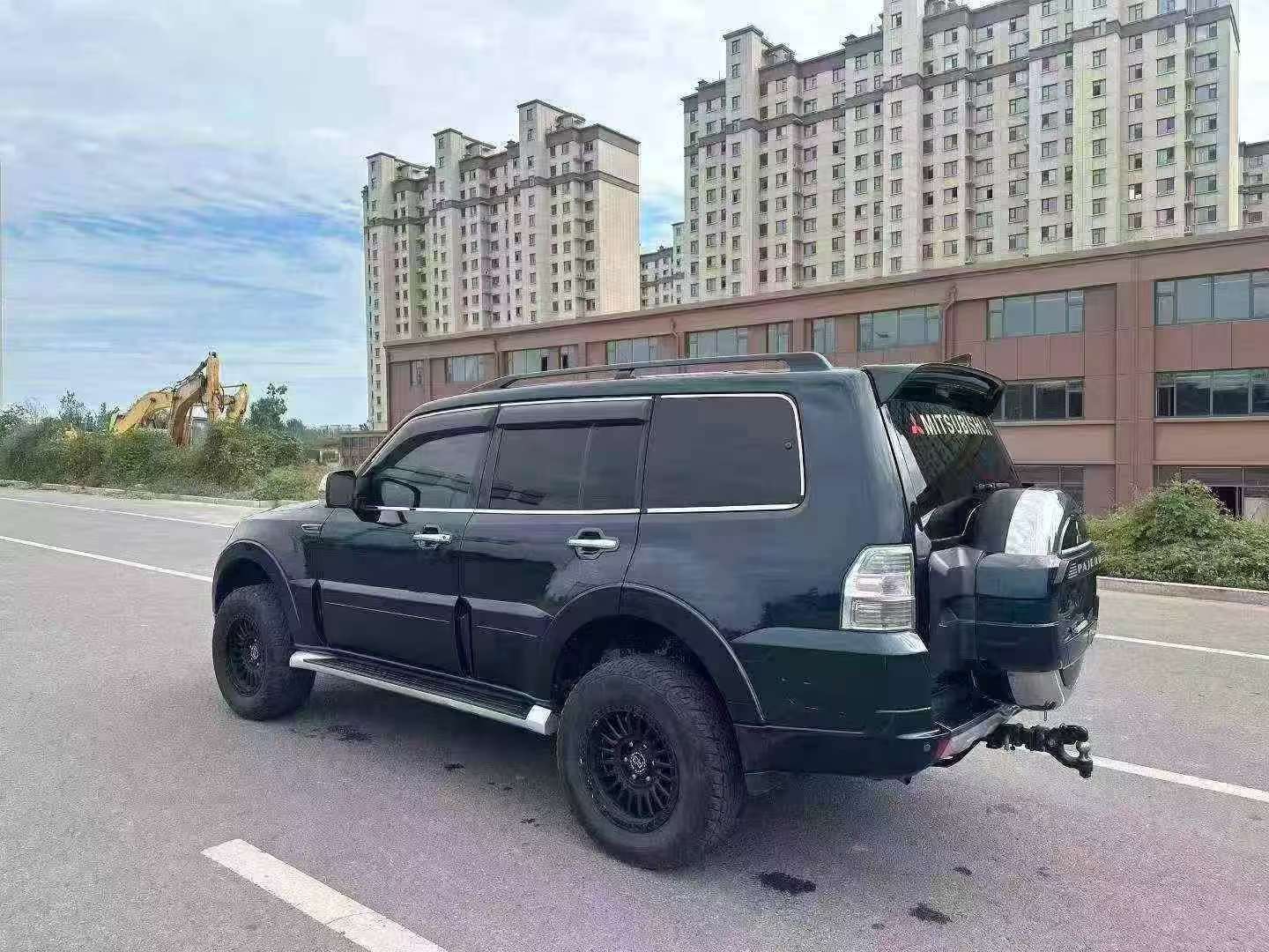 Mitsubishi Pajero V93 8