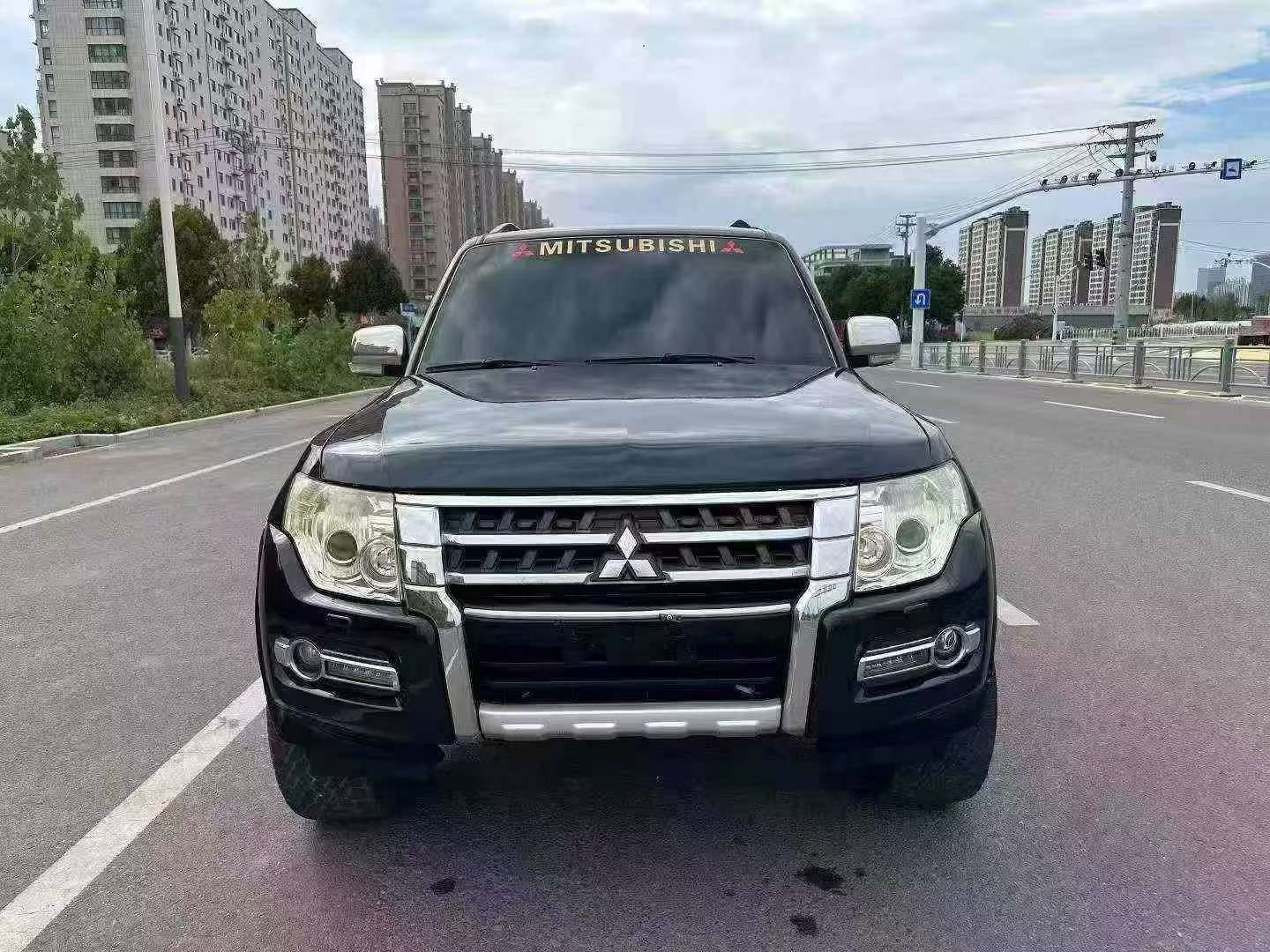 Mitsubishi Pajero V93 2