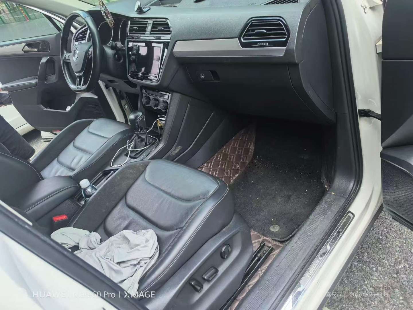 Volkswagen Tiguan L 2.0T FWD Automatic Panoramic Comfort Trim 7