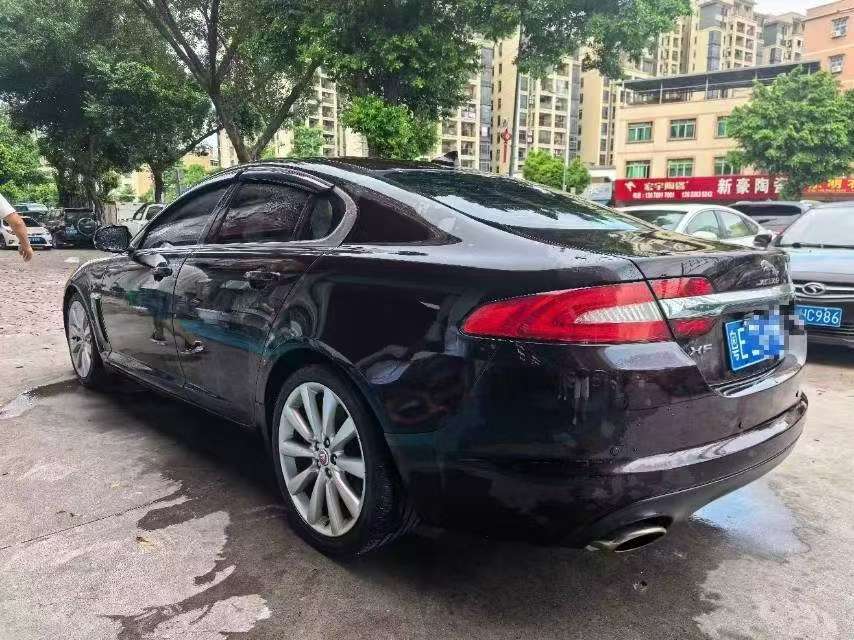 Jaguar XF 2.0T Luxury 5