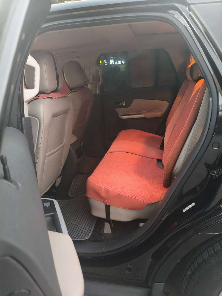Ford Edge 2.0T 8
