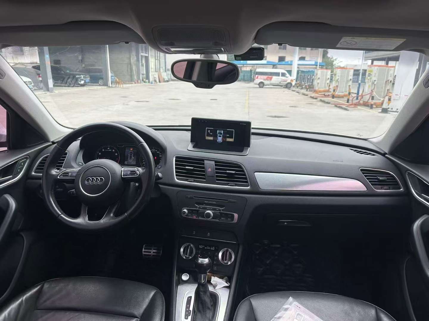 Audi Q3 2.0T Premium 5