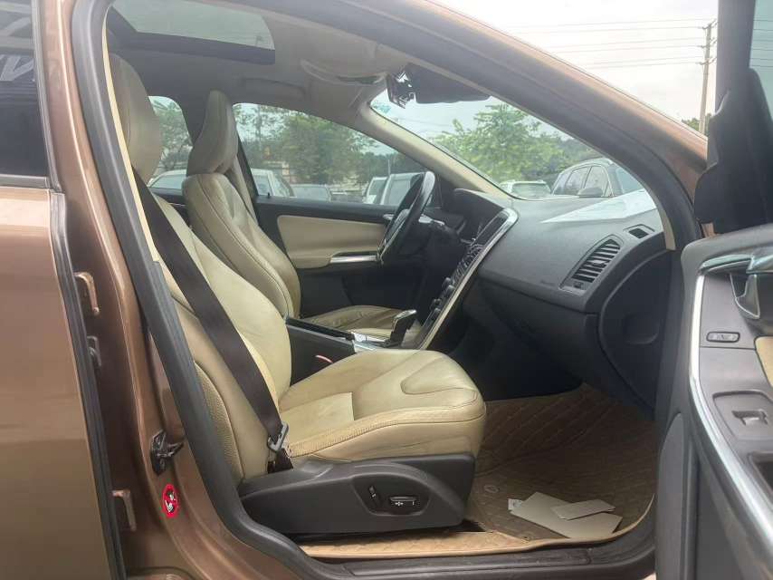 Volvo XC60 T5 Comfort 7