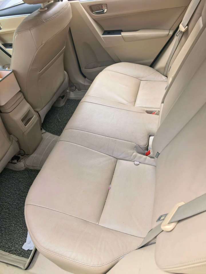 Toyota Corolla 1.6GL-i Leather Version 4