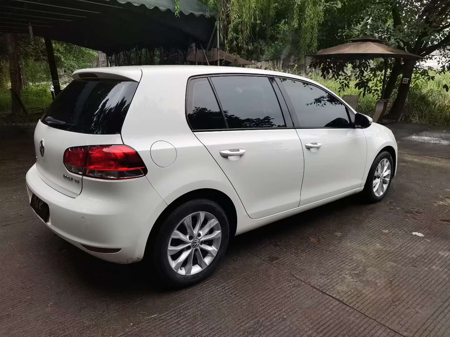 Volkswagen Golf 1.4T Automatic with Sunroof 5