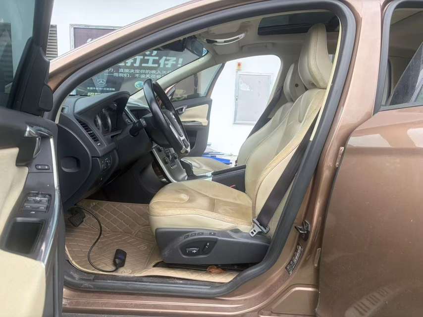 Volvo XC60 T5 Comfort 6