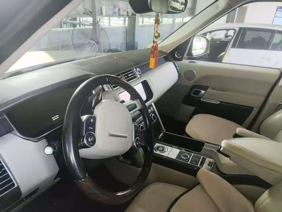 Land Rover Executive 3.0T Diesel 9