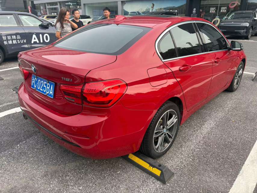 BMW 1 Series 2018 118i 1.5T Sport Edition 9