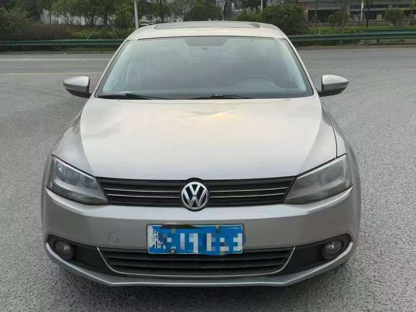 Volkswagen Sagitar 1.6L Comfort Edition with Sunroof