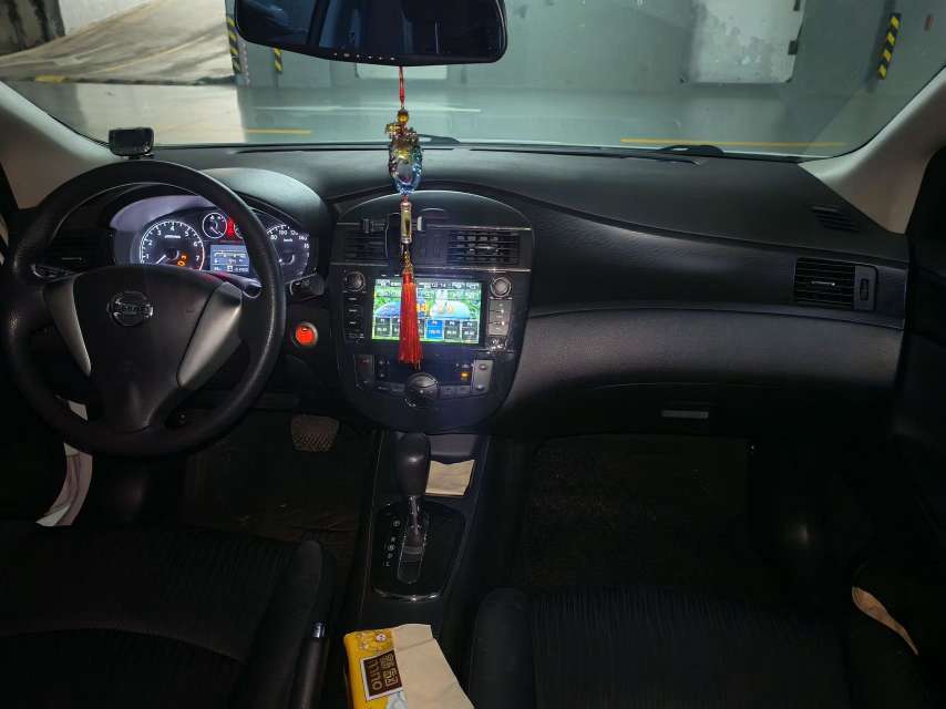 Nissan Tiida 2014 5
