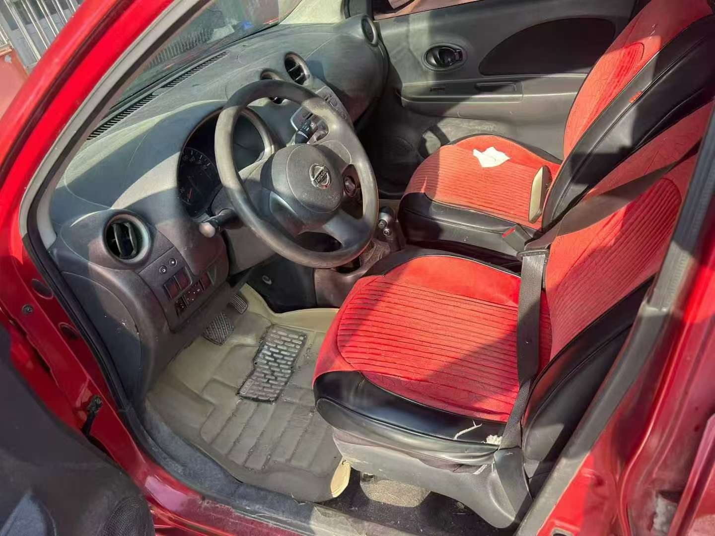 Nissan March 2