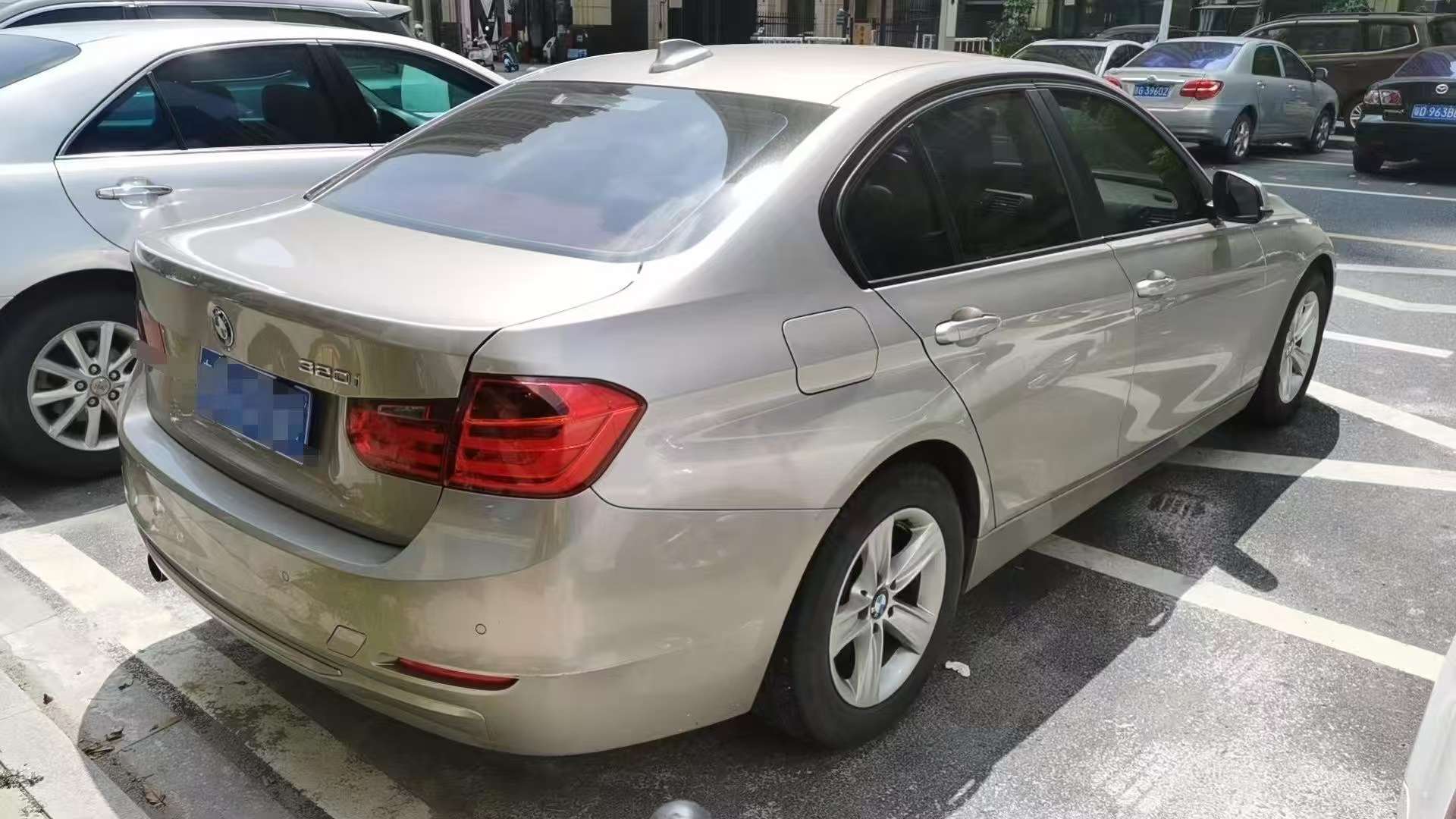 BMW 3 Series 320i Sporty Fashion Edition 2