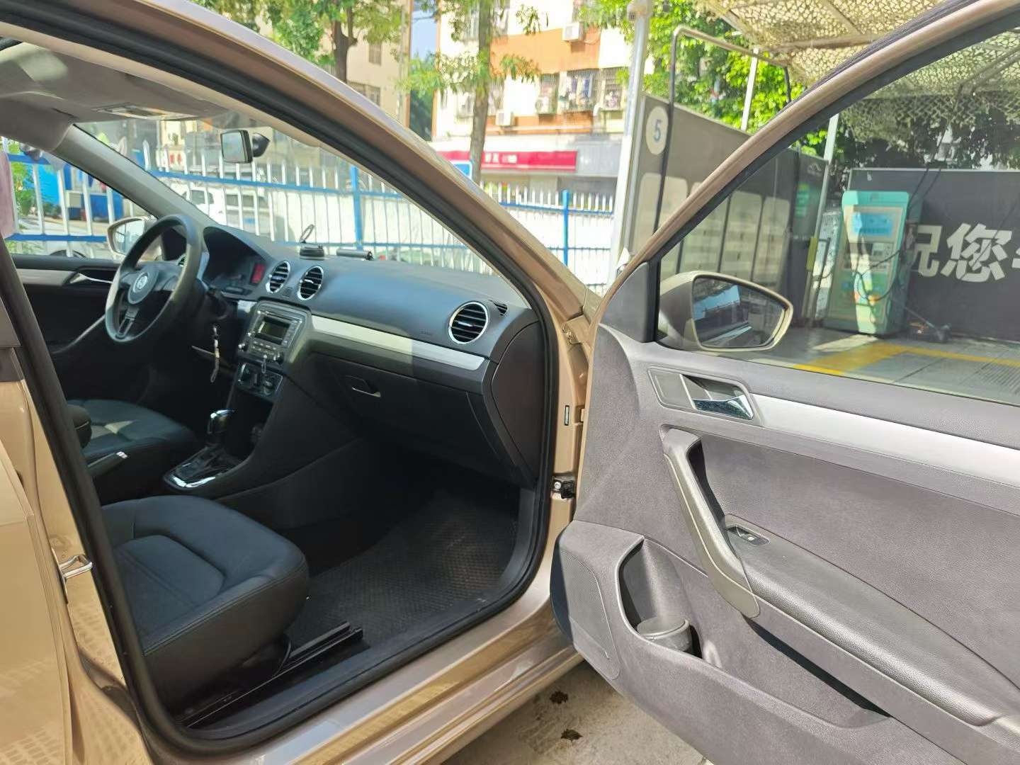 Volkswagen Jetta Value Edition 1.6L Automatic Comfort 6