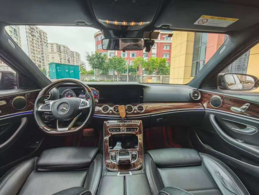 Mercedes-Benz E-Class 6