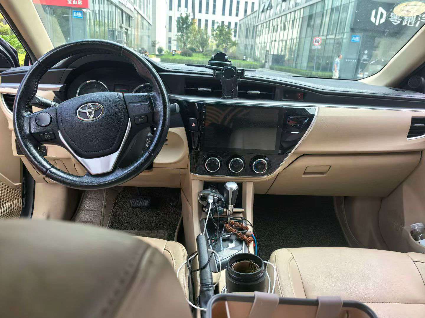 Toyota Corolla 1.6GL-i Leather Version 5
