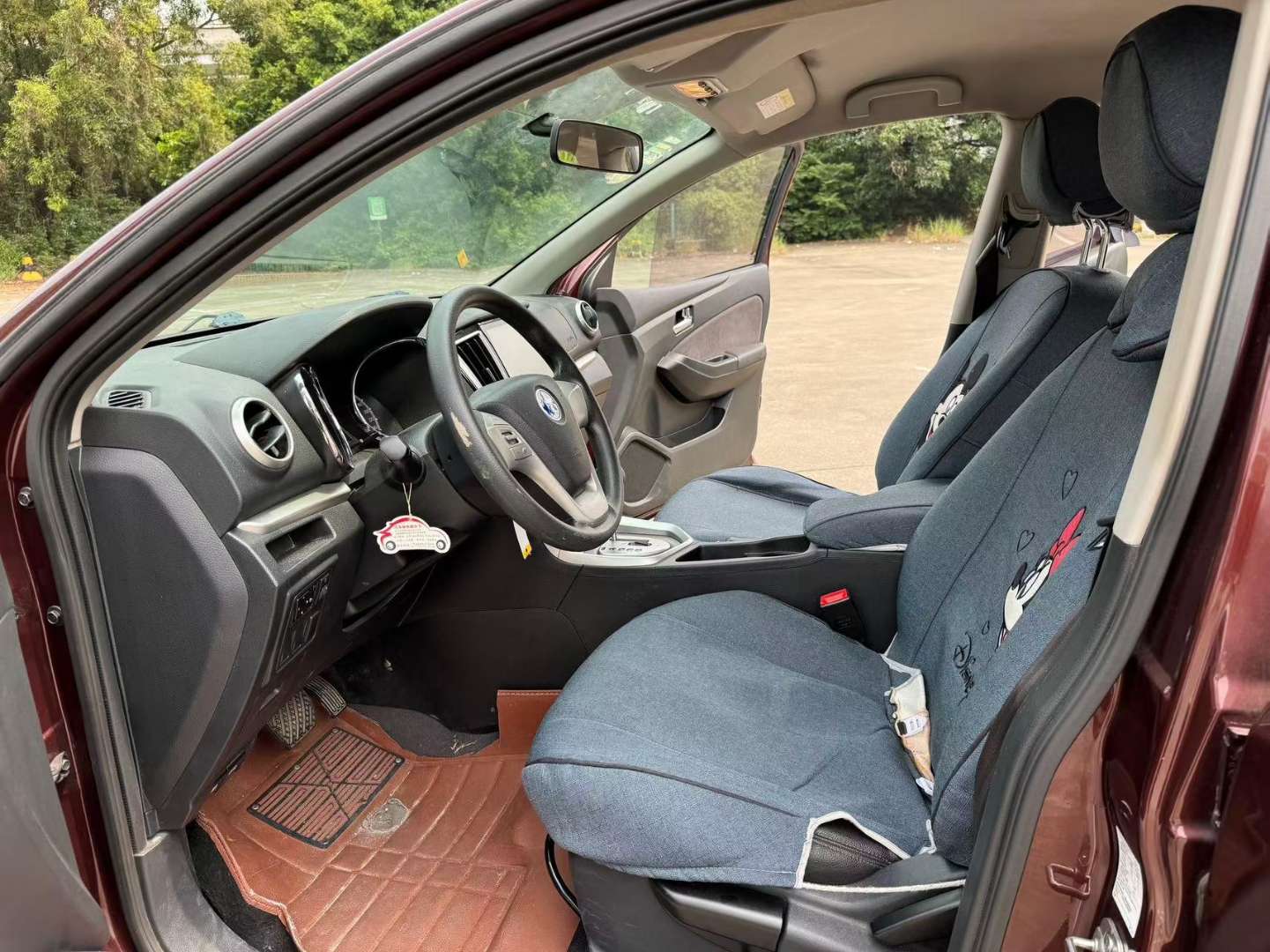 Venucia T70 2.0L Automatic No Sunroof Ruixing Edition 6