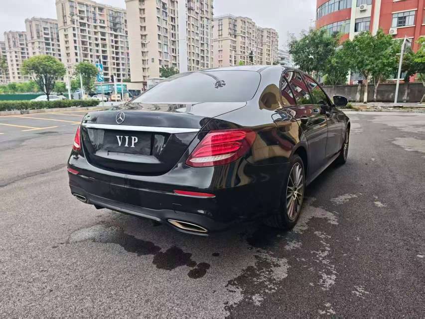 Mercedes-Benz E-Class 4