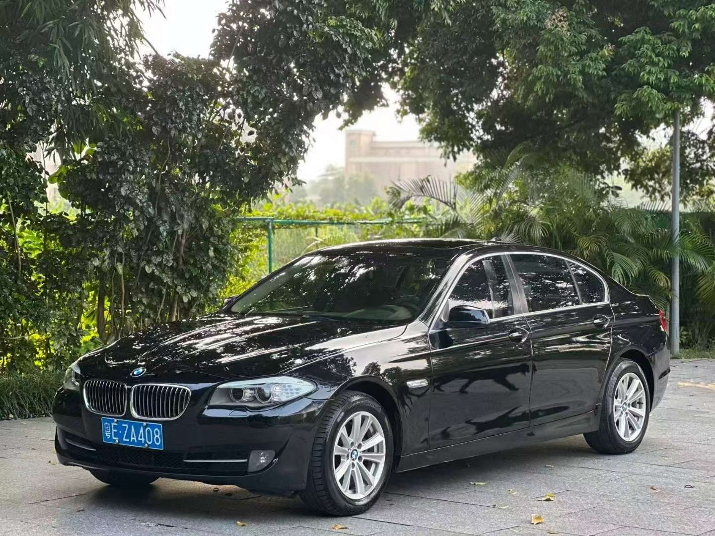 BMW 5 Series 2.5L Elegance Inline-6