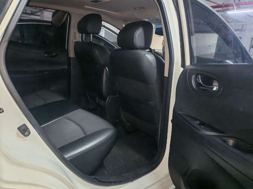 Nissan Tiida 2014 6
