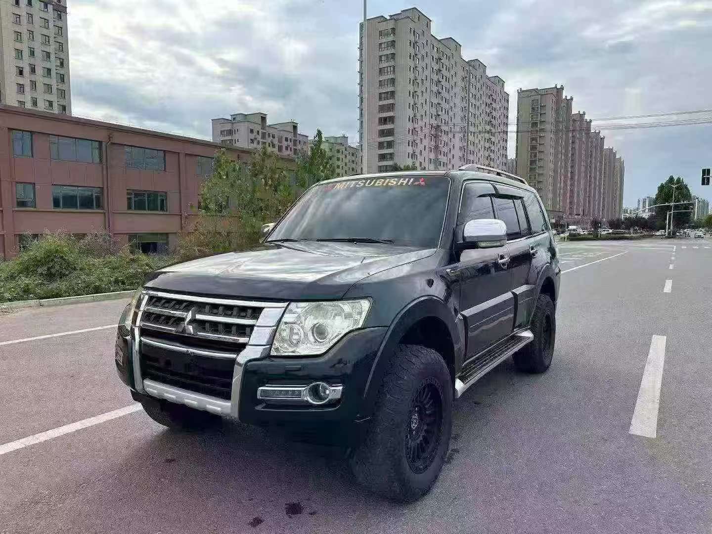 Mitsubishi Pajero V93
