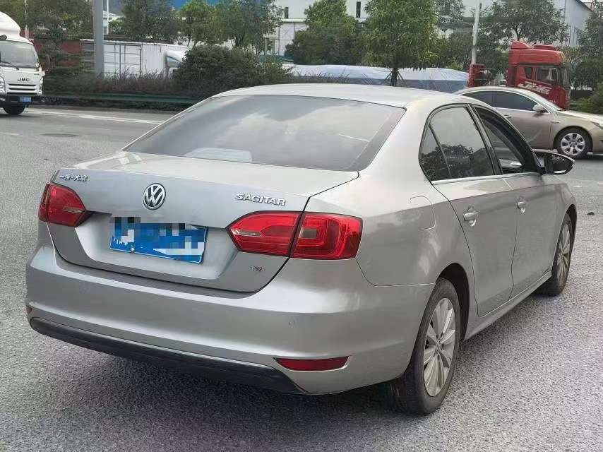 Volkswagen Sagitar 1.6L Comfort Edition with Sunroof 5