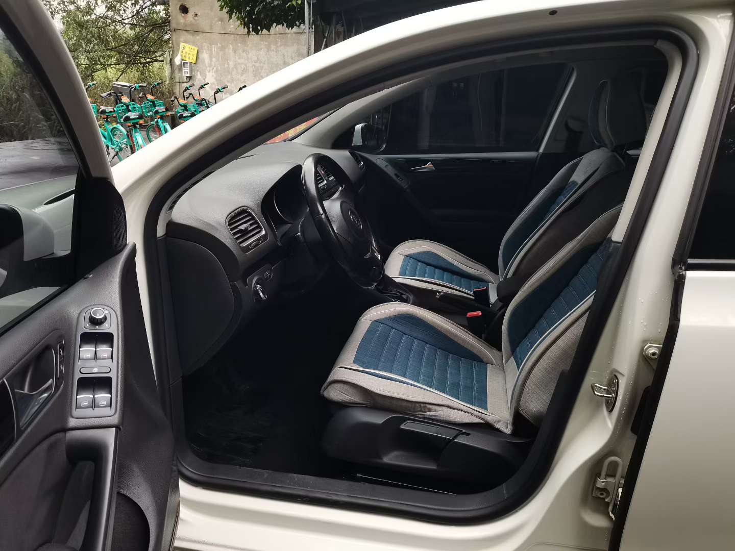 Volkswagen Golf 1.4T Automatic with Sunroof 9
