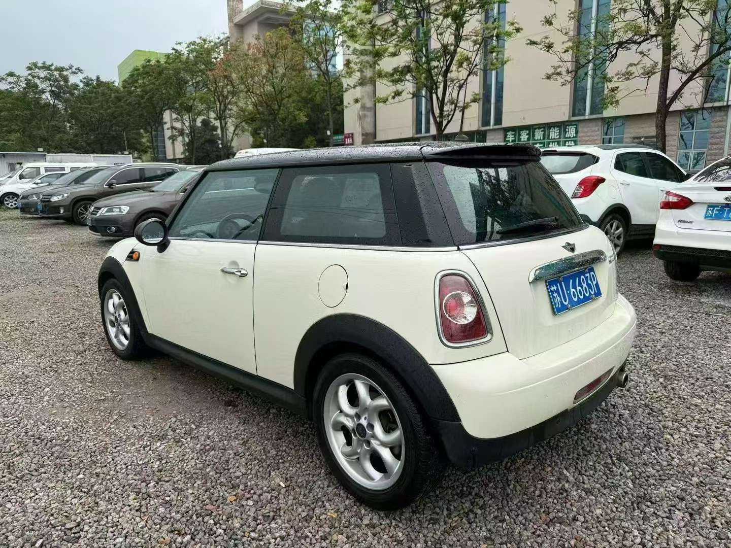 MINI 1.6L 3-Door 9