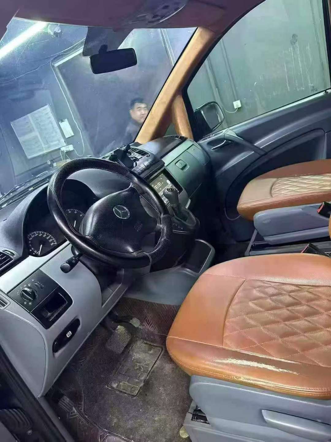 Mercedes-Benz Vito 2.5 High Trim 8