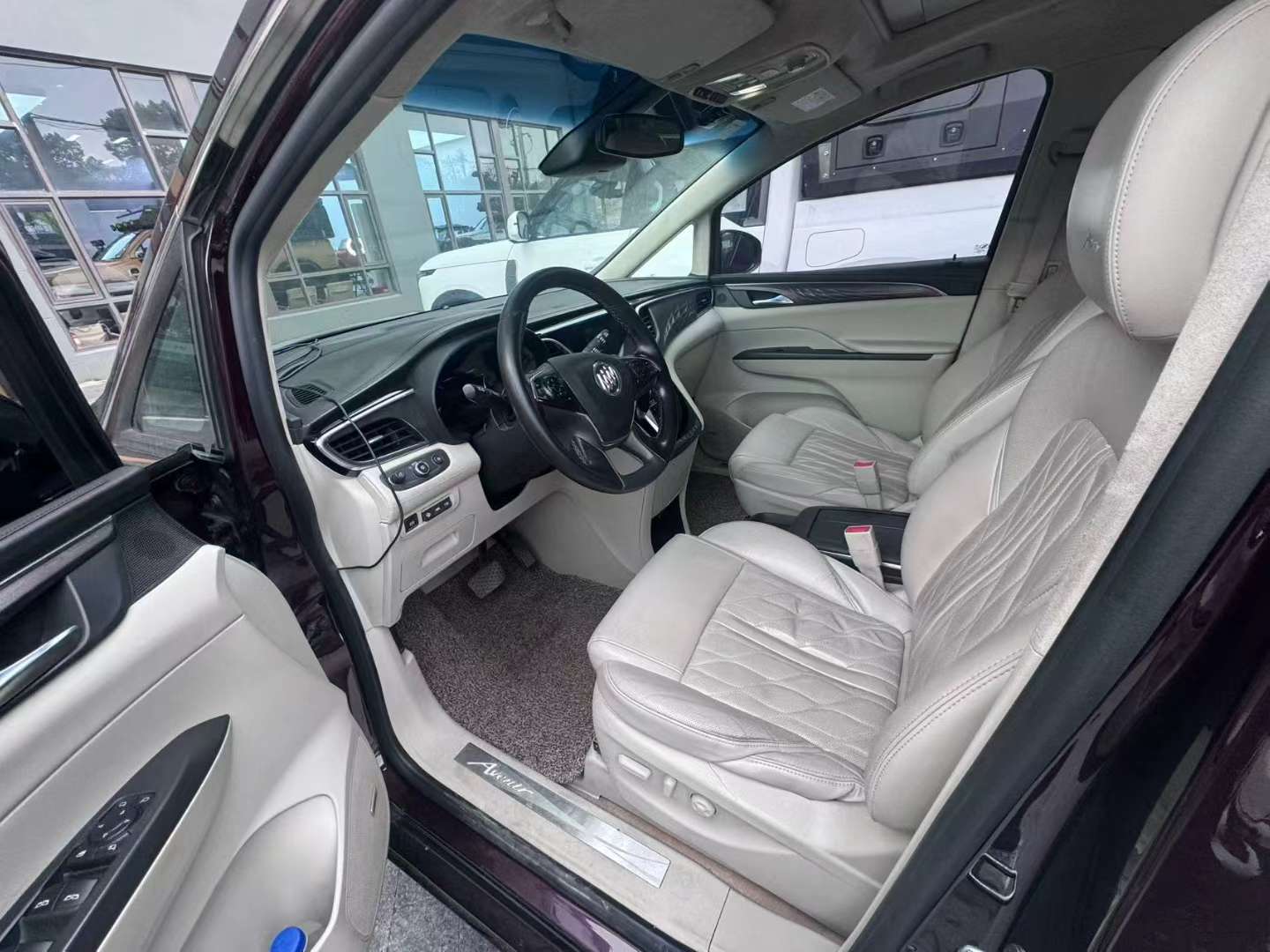 Buick Avenir 5