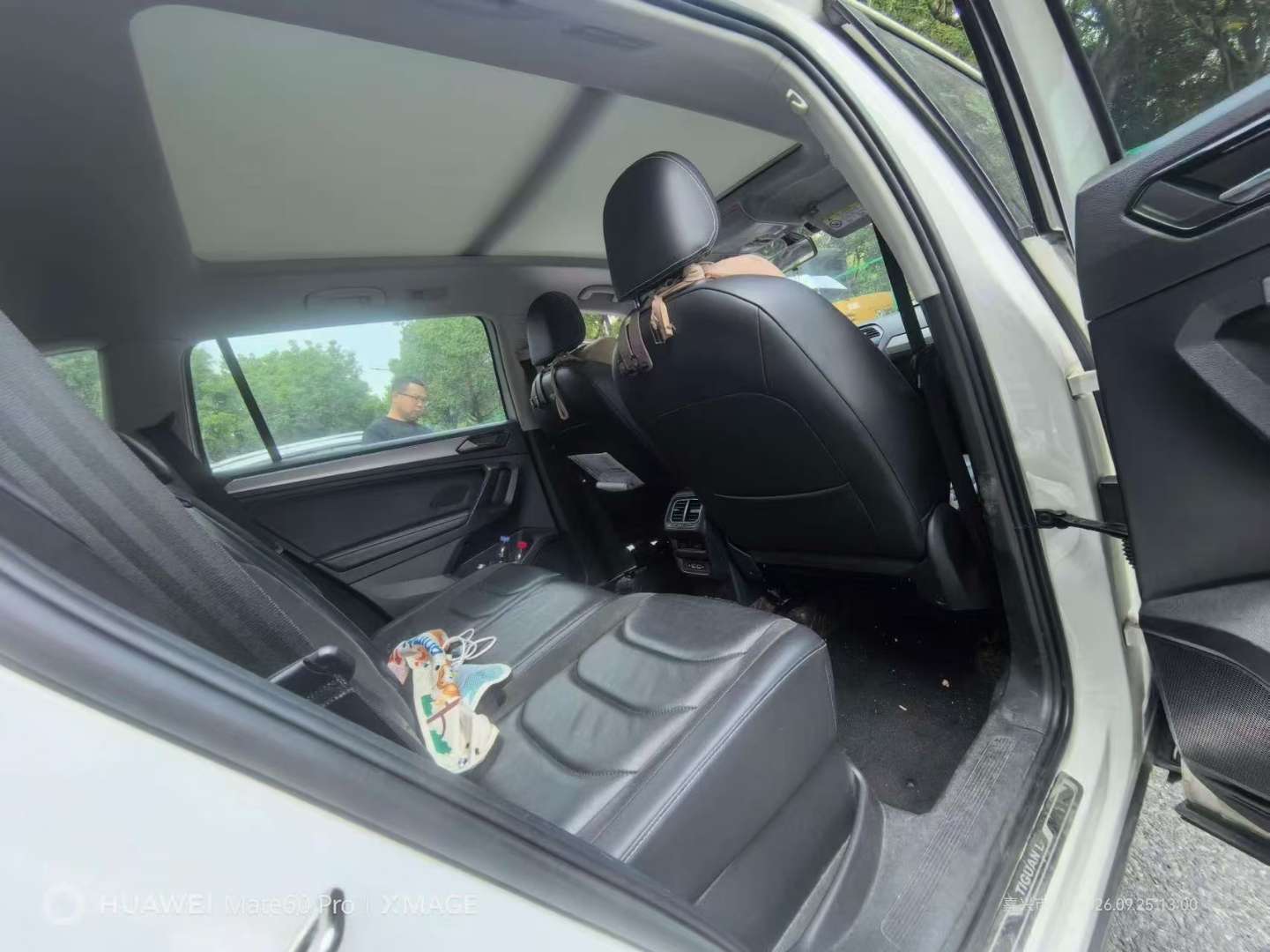 Volkswagen Tiguan L 2.0T FWD Automatic Panoramic Comfort Trim 4