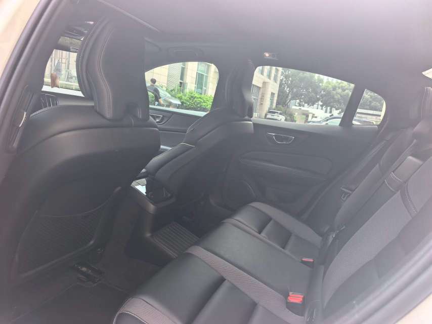 Volvo S60 Hybrid AWD Zhiyi Sport Edition 6