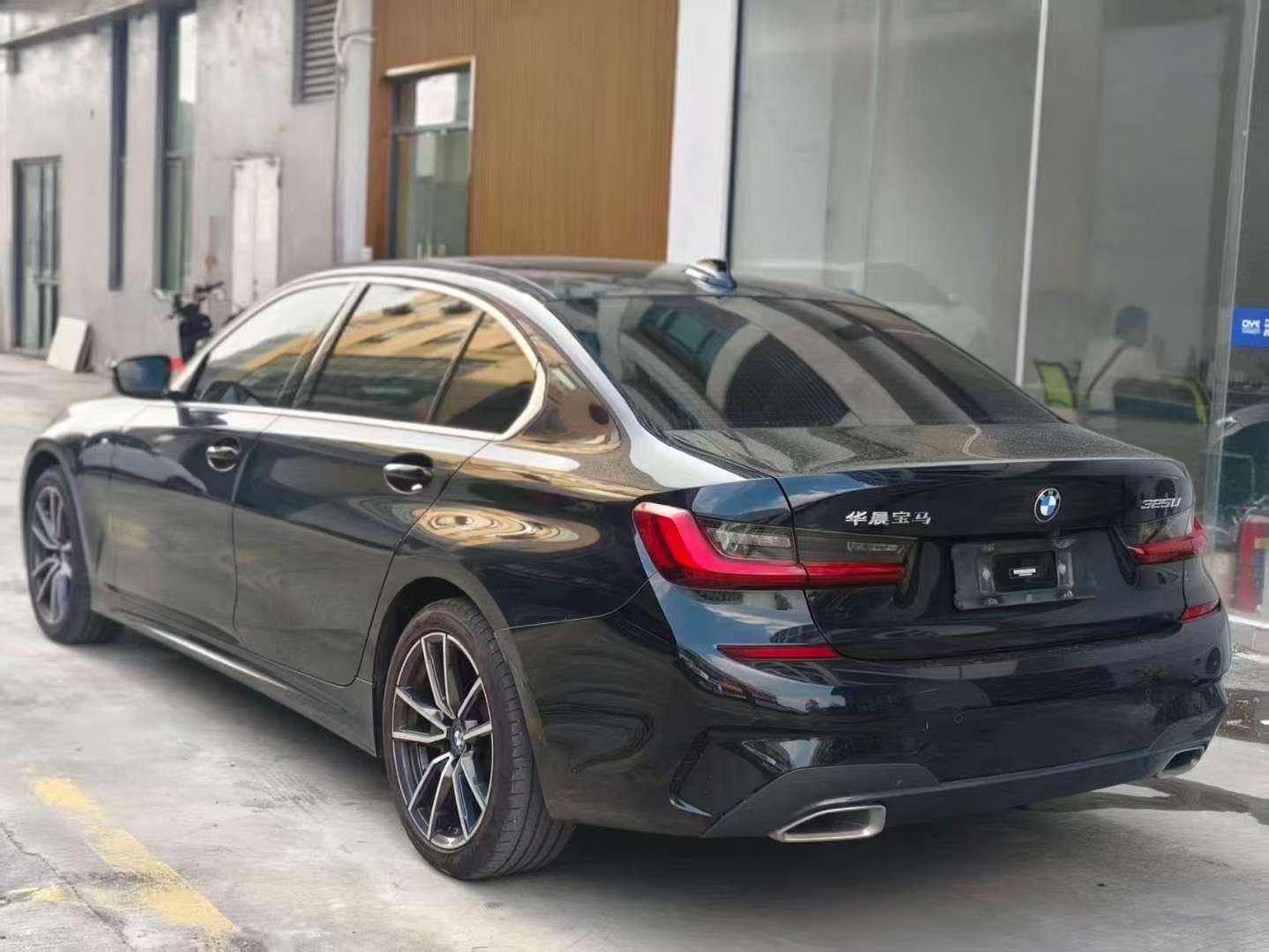 BMW 3 Series 325Li 2.0T M Sport 4